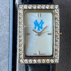 LogoArt NewYork Yankees lady battery water resistant leather band
